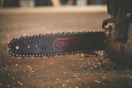 How to Store Chainsaw Without Oil Leaking [2026]
